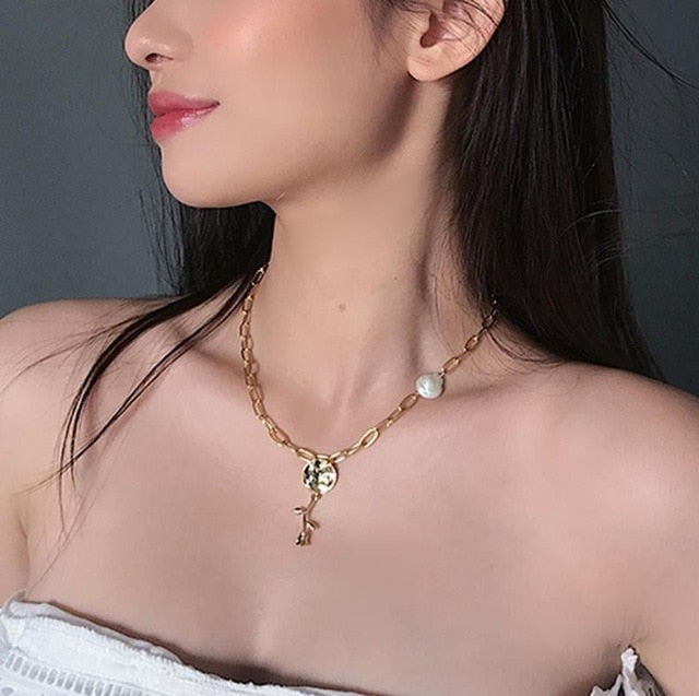 Metal Beads Line Lock Chain Necklace