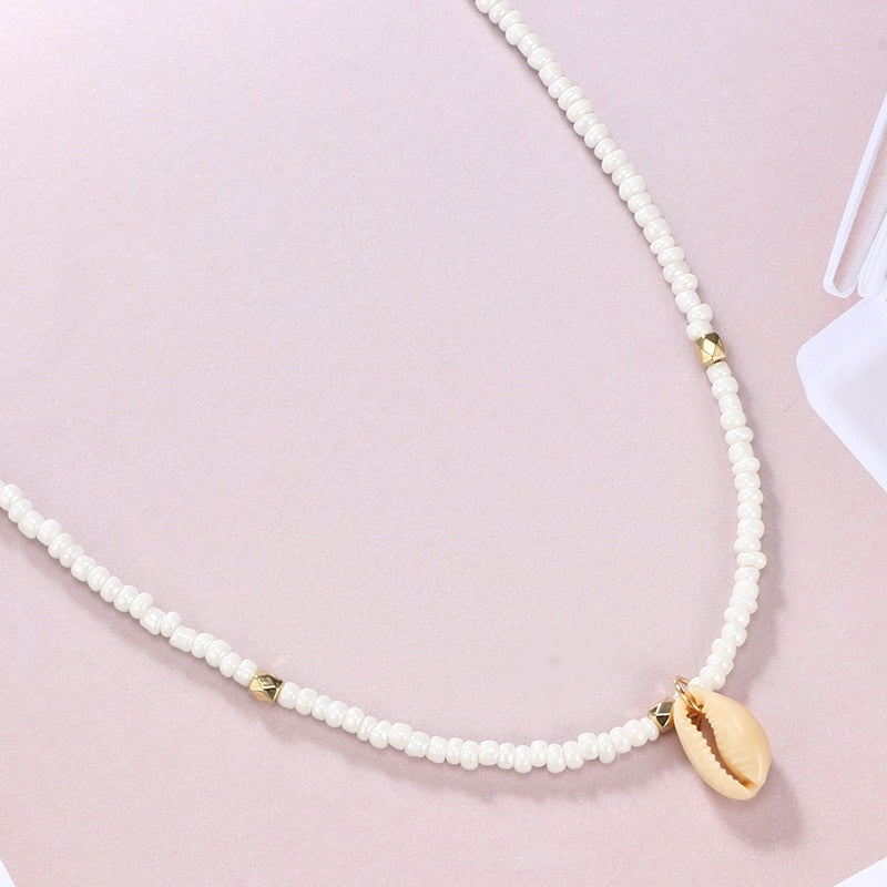 Rhinestone Shell Choker Pendant