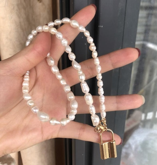 Metal Beads Line Lock Chain Necklace
